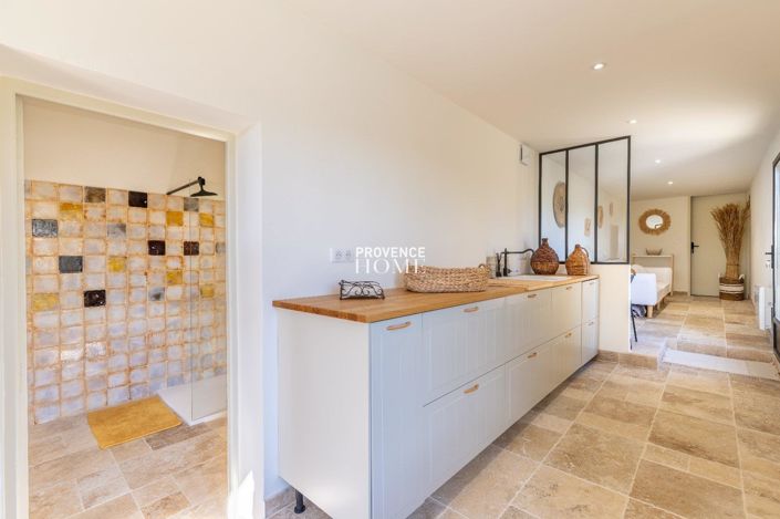 Image No.9-5 Bed Property for sale