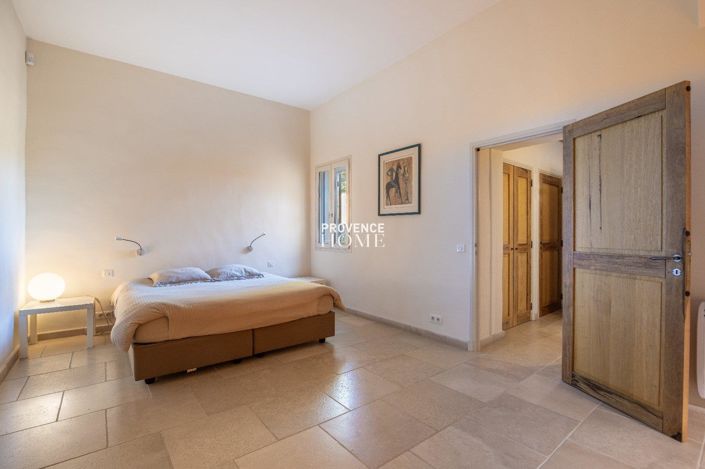 Image No.9-5 Bed House for sale