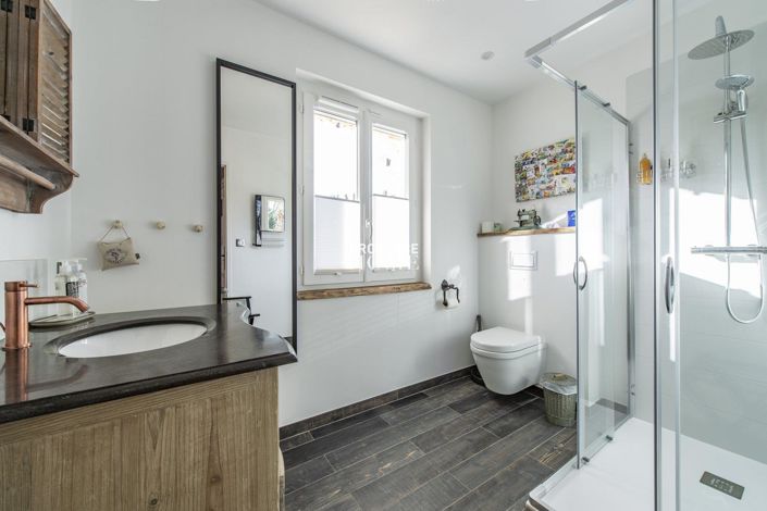 Image No.18-8 Bed House for sale