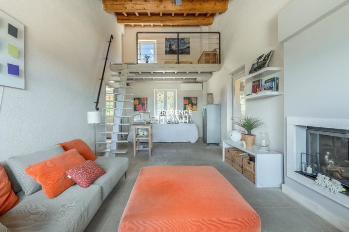 Image No.6-8 Bed House for sale