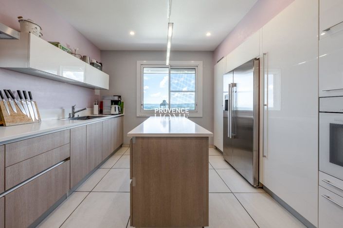 Image No.7-8 Bed House for sale