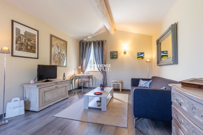 Image No.12-5 Bed Property for sale