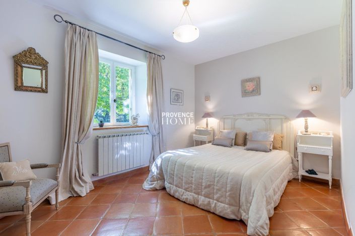 Image No.16-5 Bed Property for sale