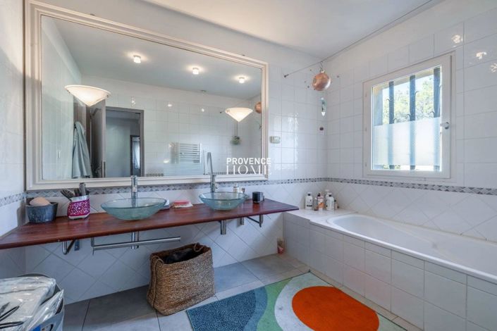 Image No.10-6 Bed House for sale