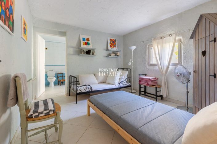 Image No.18-6 Bed House for sale