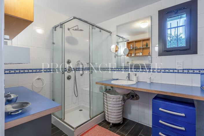 Image No.11-3 Bed House for sale