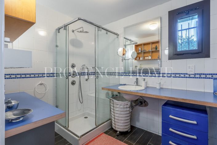 Image No.11-3 Bed House for sale