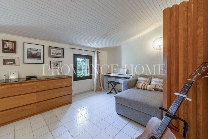 Image No.12-3 Bed House for sale