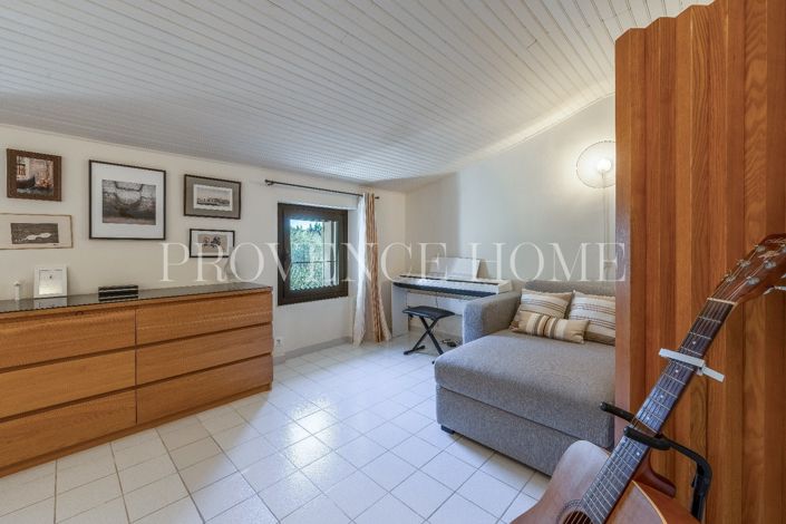 Image No.12-3 Bed House for sale