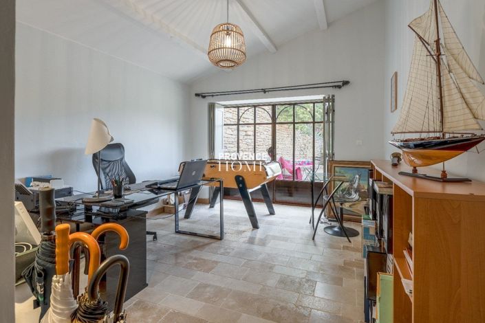 Image No.20-Propriété de 6 chambres à vendre à Gordes