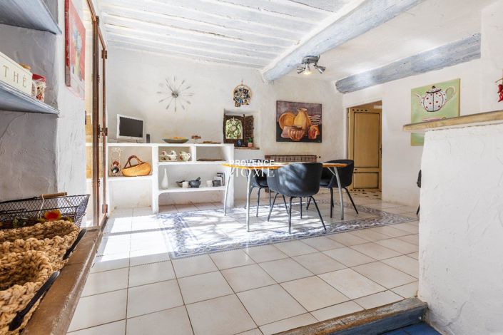 Image No.10-8 Bed House for sale