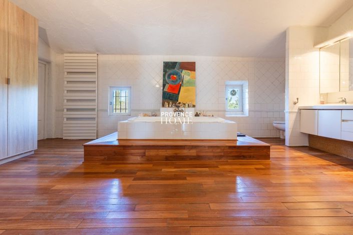 Image No.9-8 Bed House for sale