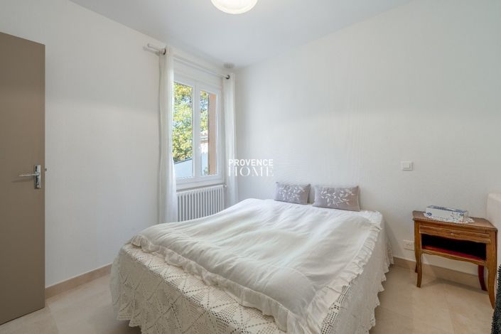 Image No.16-3 Bed Property for sale