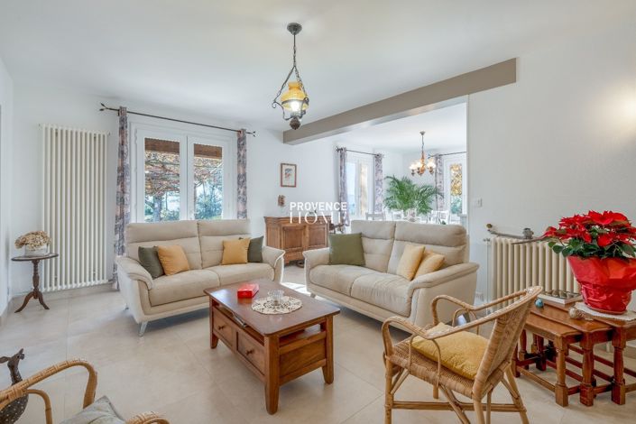 Image No.5-3 Bed Property for sale