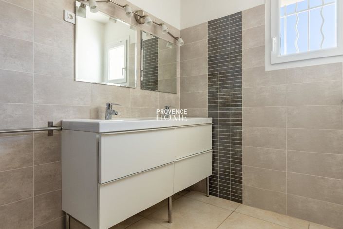 Image No.17-4 Bed House for sale