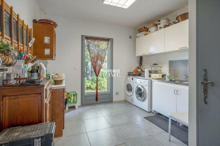 Image No.16-4 Bed Property for sale