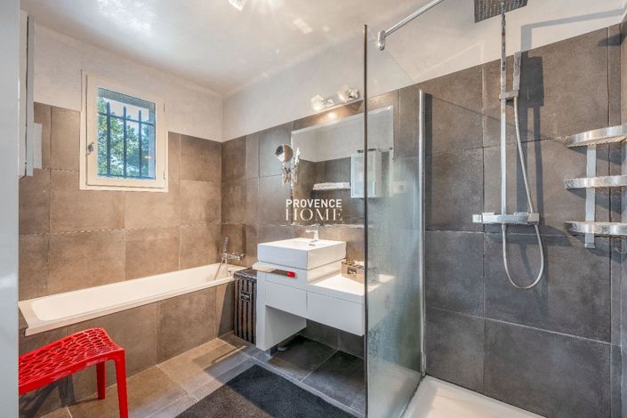 Image No.9-4 Bed Property for sale