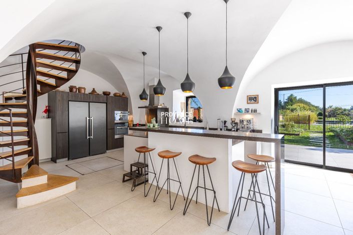 Image No.5-8 Bed House for sale