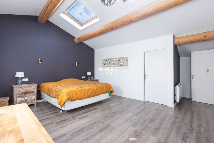 Image No.9-8 Bed House for sale