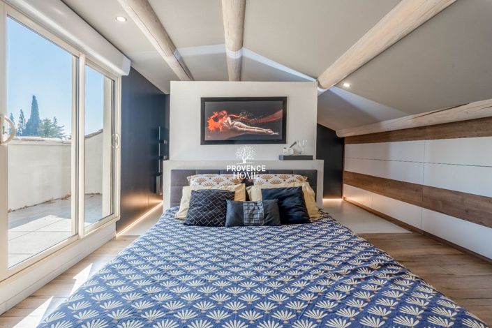 Image No.14-5 Bed Property for sale