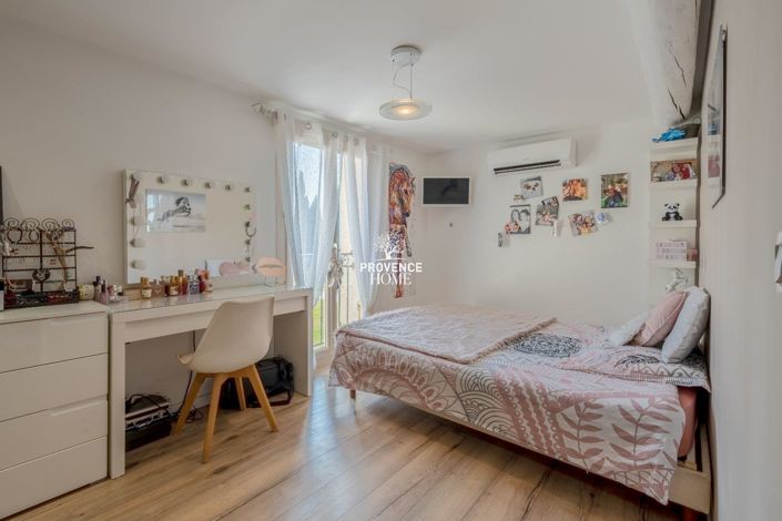 Image No.16-5 Bed Property for sale