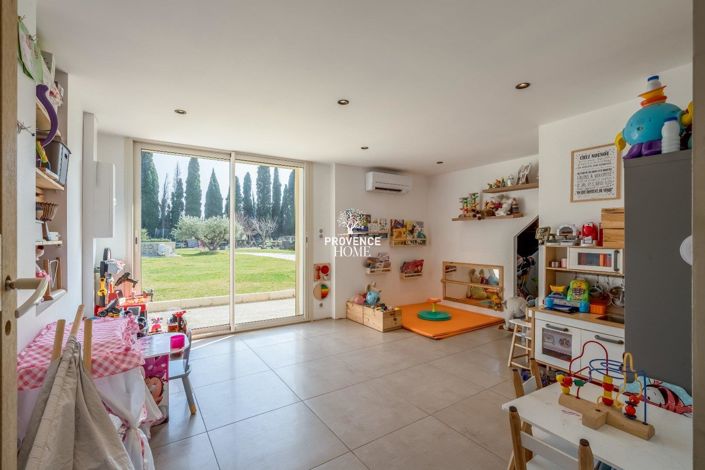 Image No.18-5 Bed Property for sale