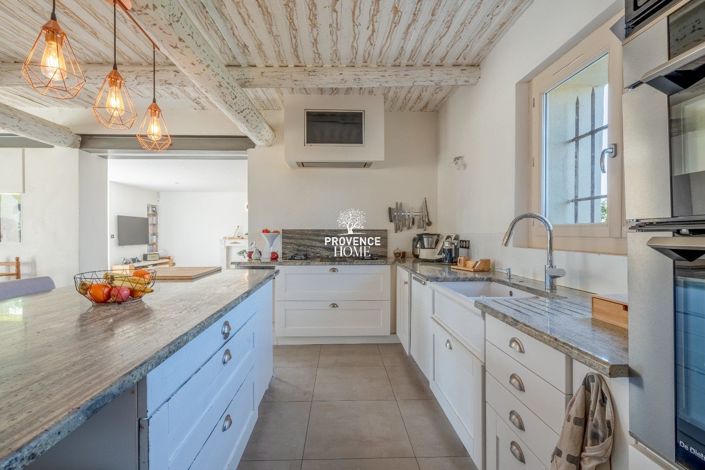 Image No.5-5 Bed Property for sale