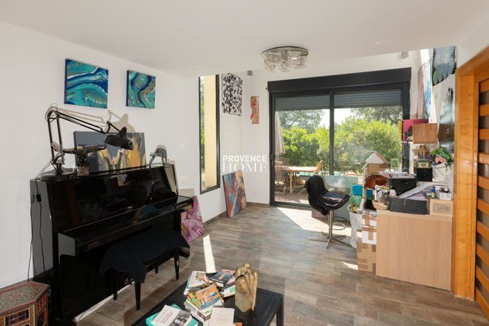 Image No.6-3 Bed House for sale