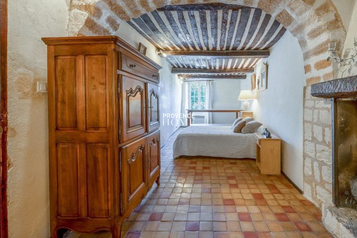 Image No.11-6 Bed Property for sale