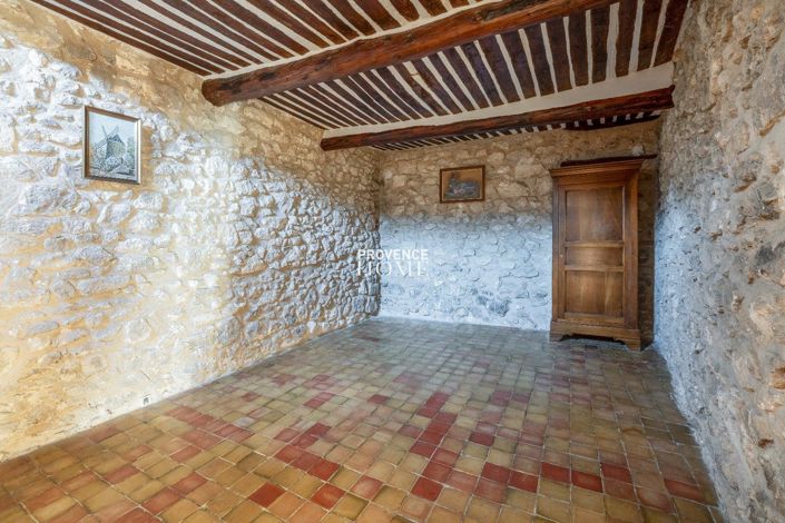 Image No.17-6 Bed Property for sale