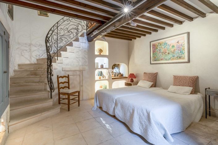 Image No.7-6 Bed Property for sale