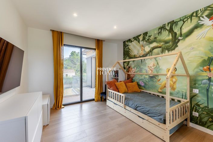 Image No.10-3 Bed House for sale