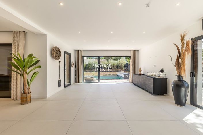 Image No.15-3 Bed House for sale