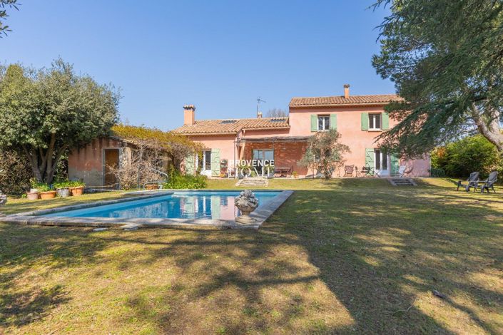 Image No.10-5 Bed Property for sale