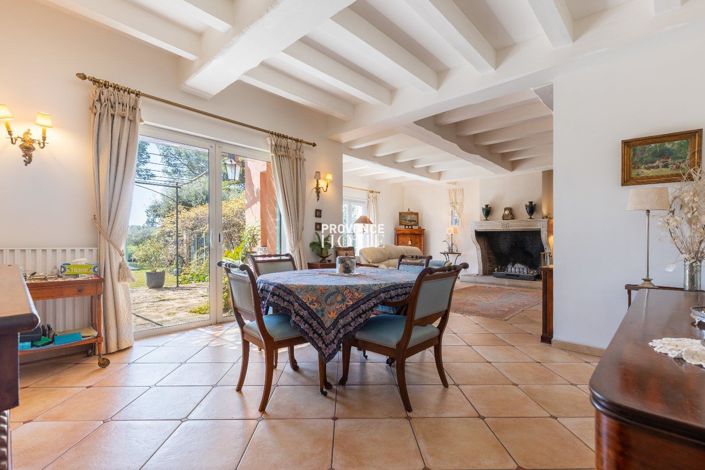 Image No.14-5 Bed Property for sale