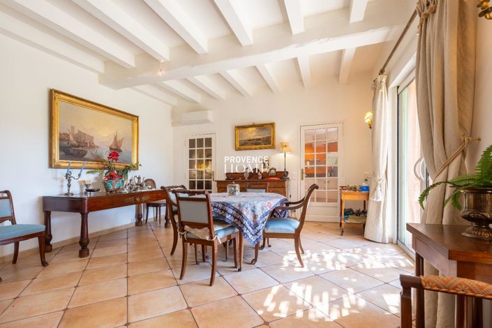 Image No.15-5 Bed Property for sale