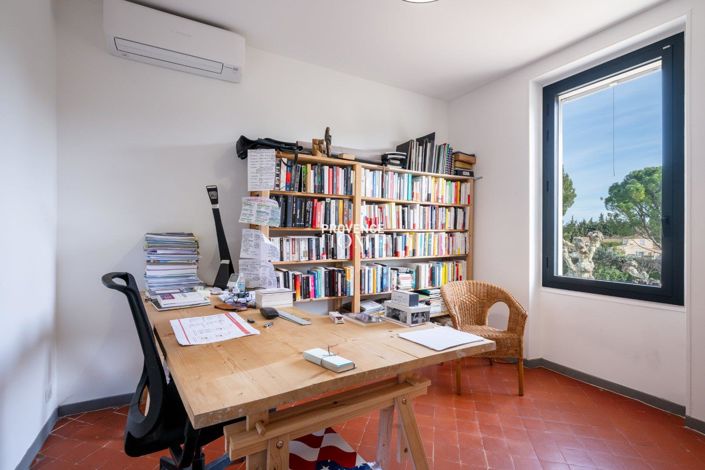 Image No.16-5 Bed House for sale