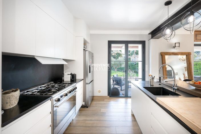 Image No.5-5 Bed House for sale