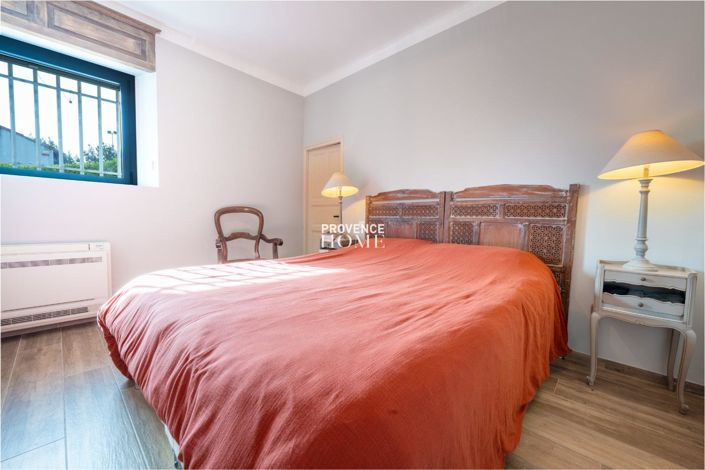 Image No.8-5 Bed House for sale