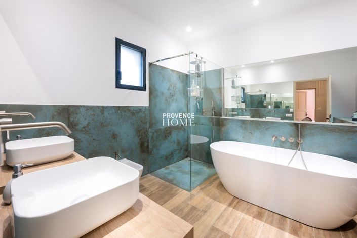 Image No.9-5 Bed House for sale