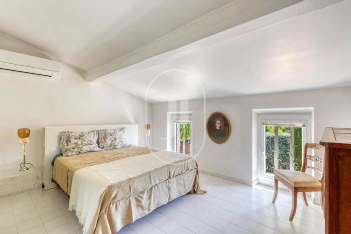 Image No.6-4 Bed House for sale