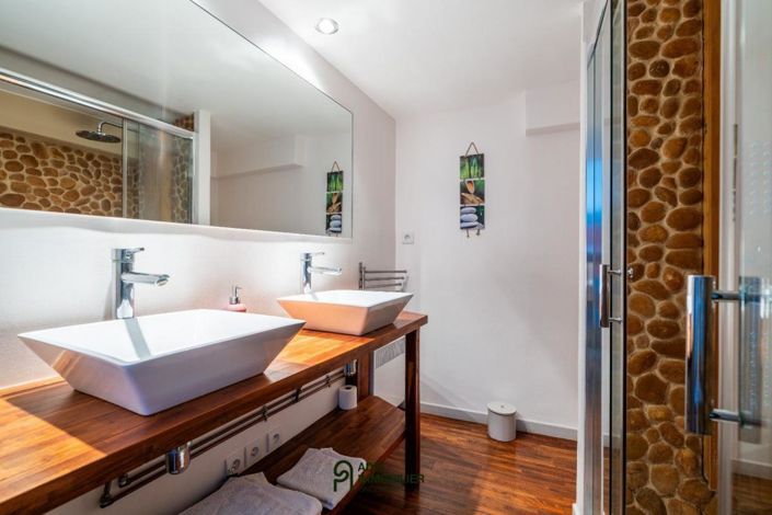 Image No.12-6 Bed House for sale