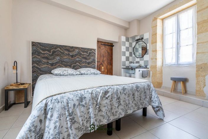 Image No.16-6 Bed House for sale