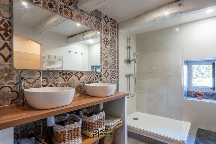 Image No.18-6 Bed House for sale