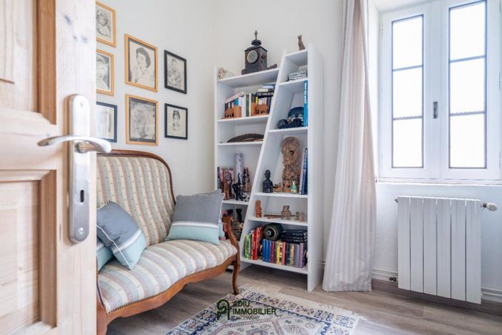 Image No.10-3 Bed House for sale