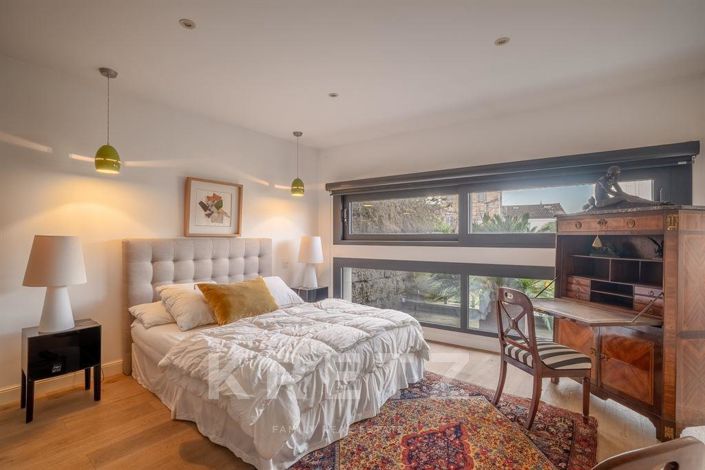 Image No.10-6 Bed Property for sale