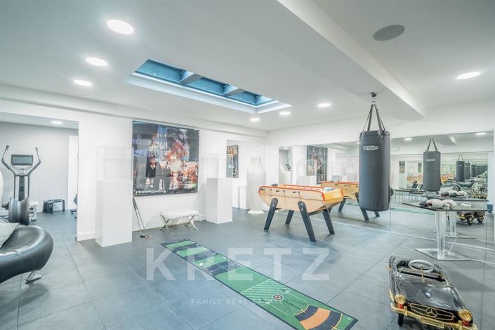 Image No.11-6 Bed Property for sale