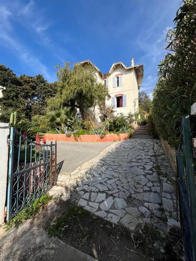 Image No.8-4 Bed House for sale