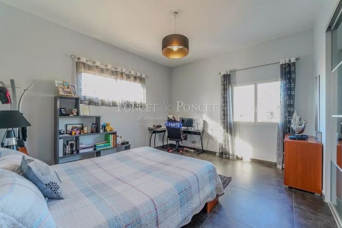 Image No.12-4 Bed House for sale