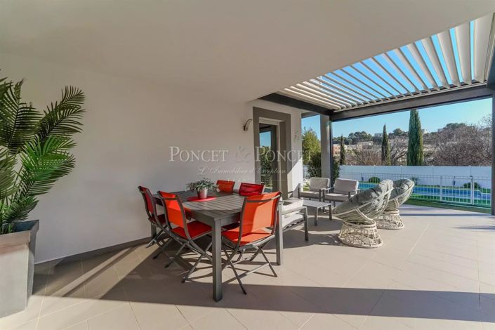 Image No.2-4 Bed House for sale